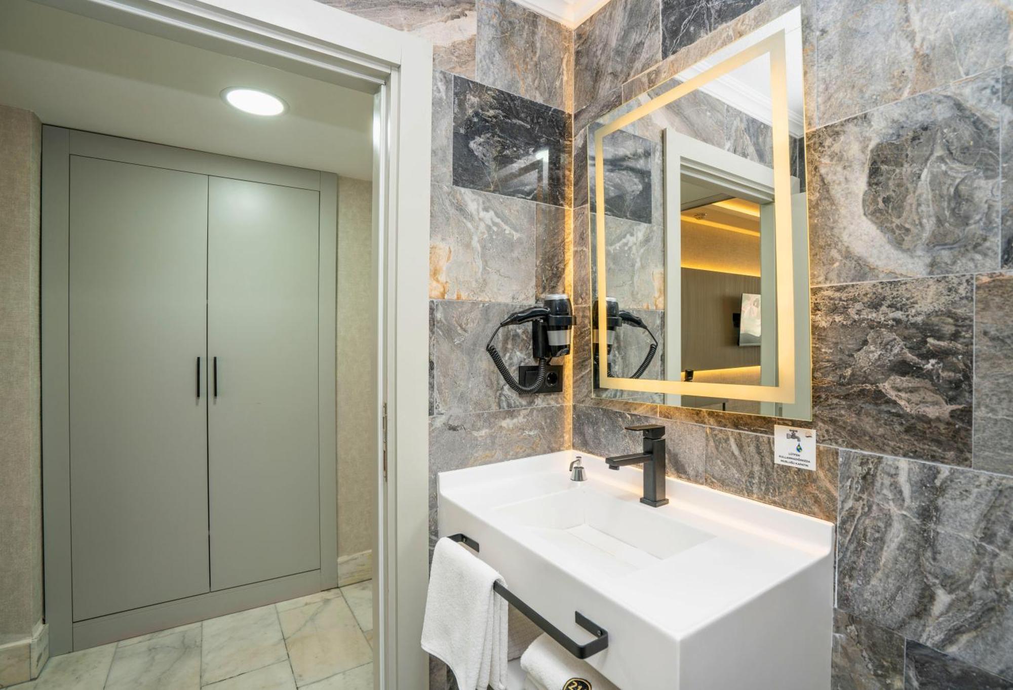 216 Station Suite Gebze Esterno foto